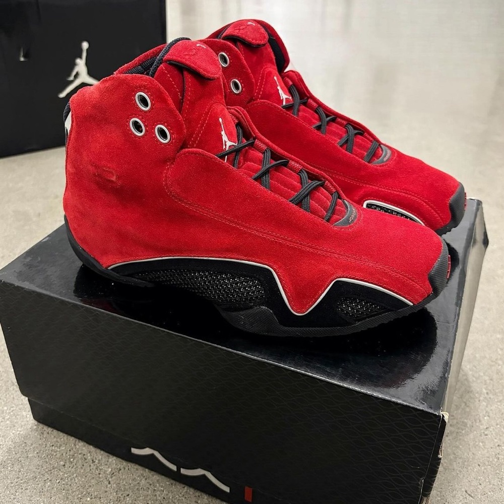 Size 7.5 - 2006 Air Jordan XXI OG Red Suede in pre-owned condition